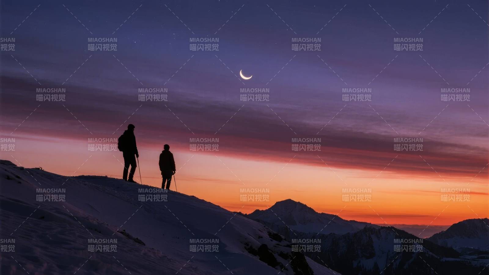 雪山月下行图片