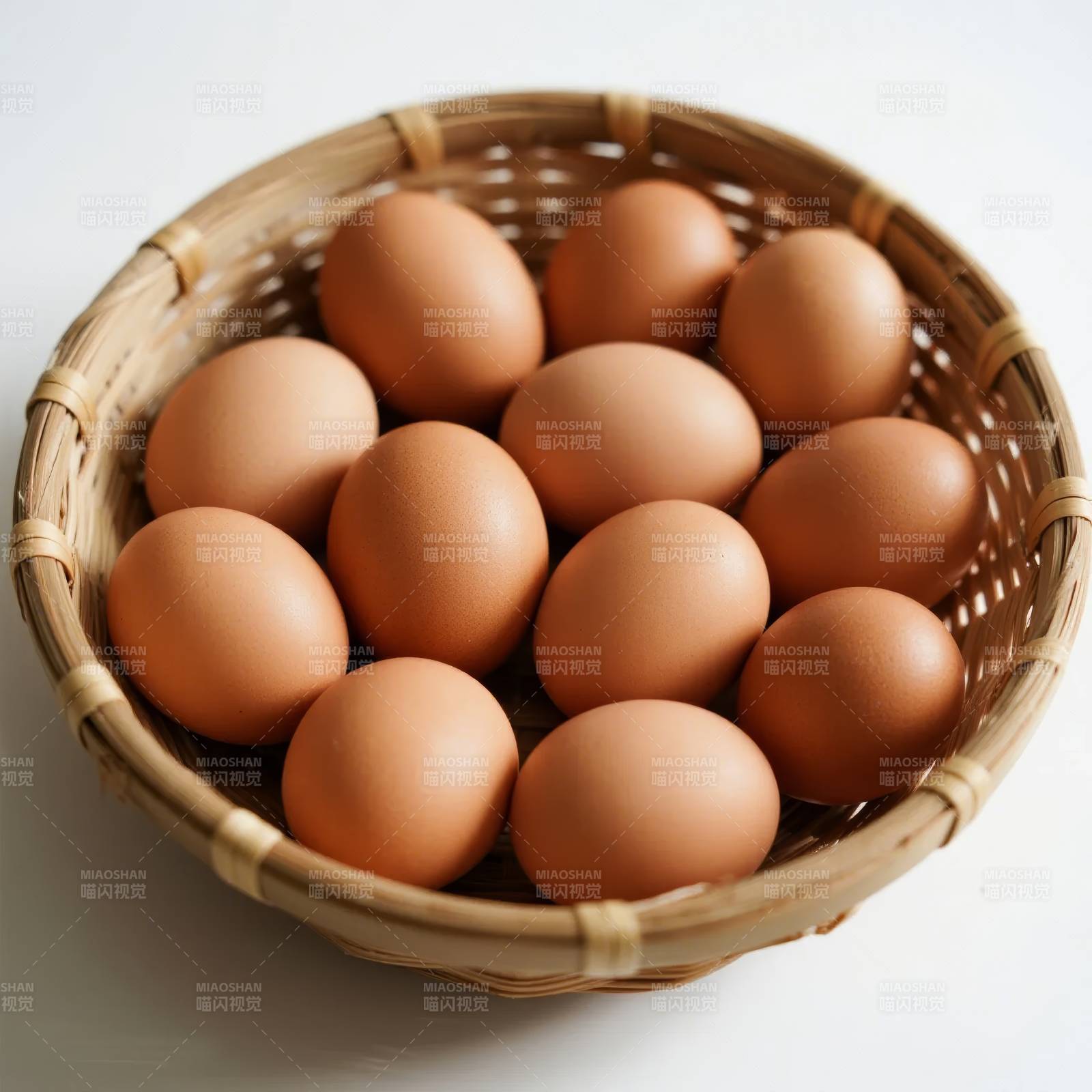 篮中鸡蛋图片