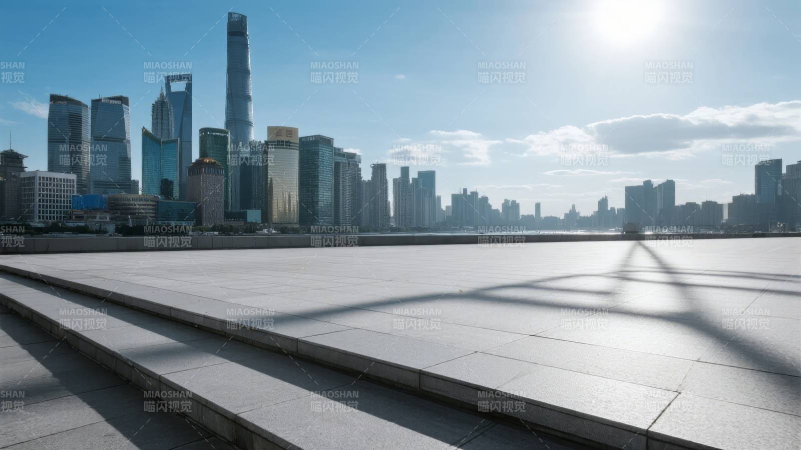 城市天际线晨光图片