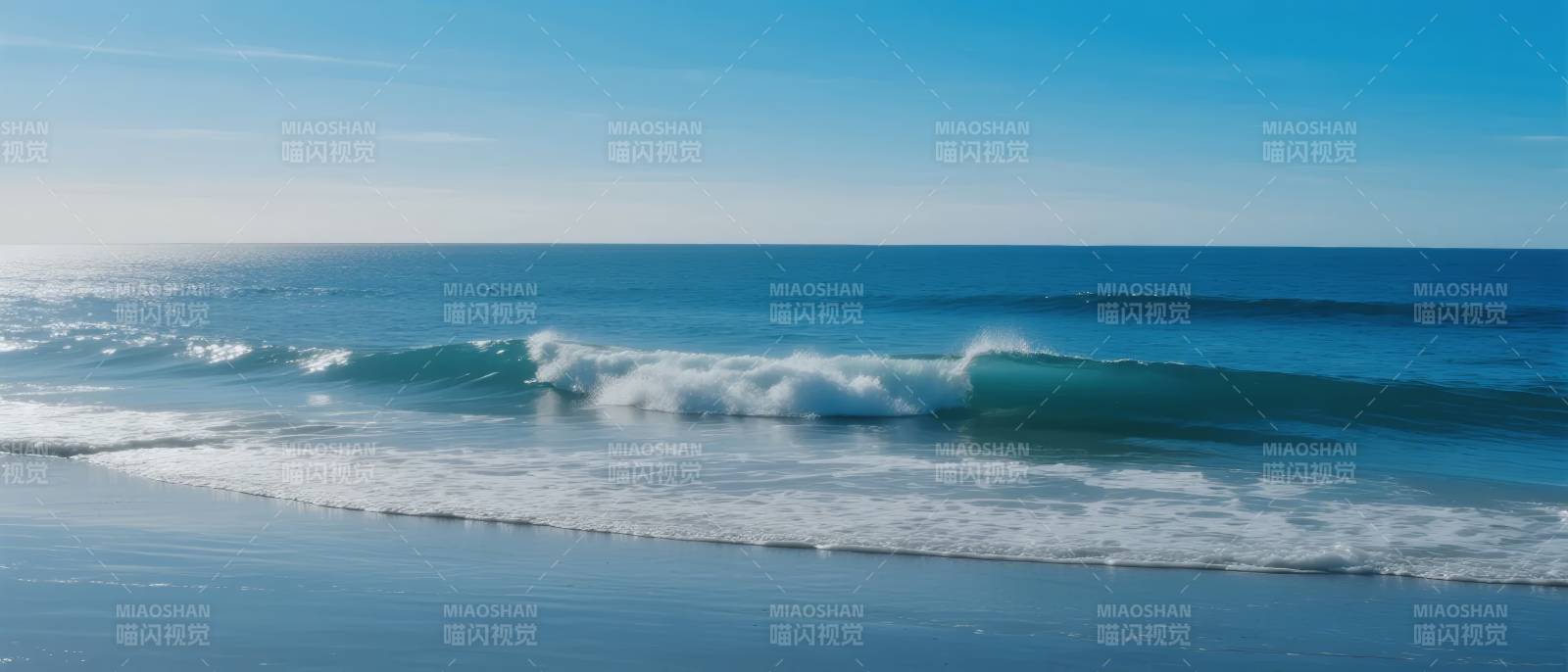 碧海蓝天浪涌沙滩图片