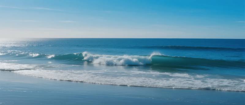 碧海蓝天浪涌沙滩图片