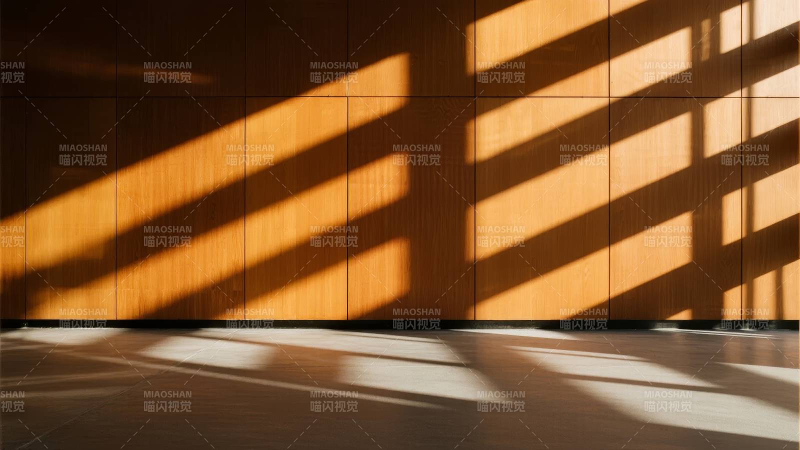 光影交错的木墙图片