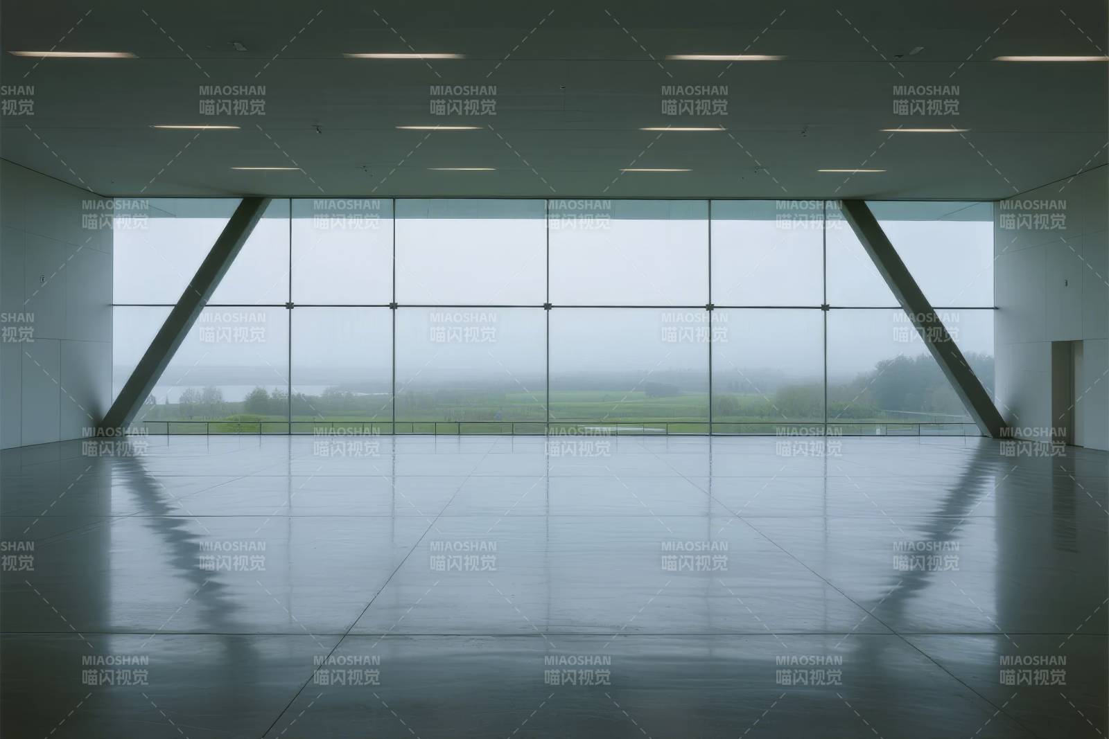 空旷展厅 窗外雾景图片