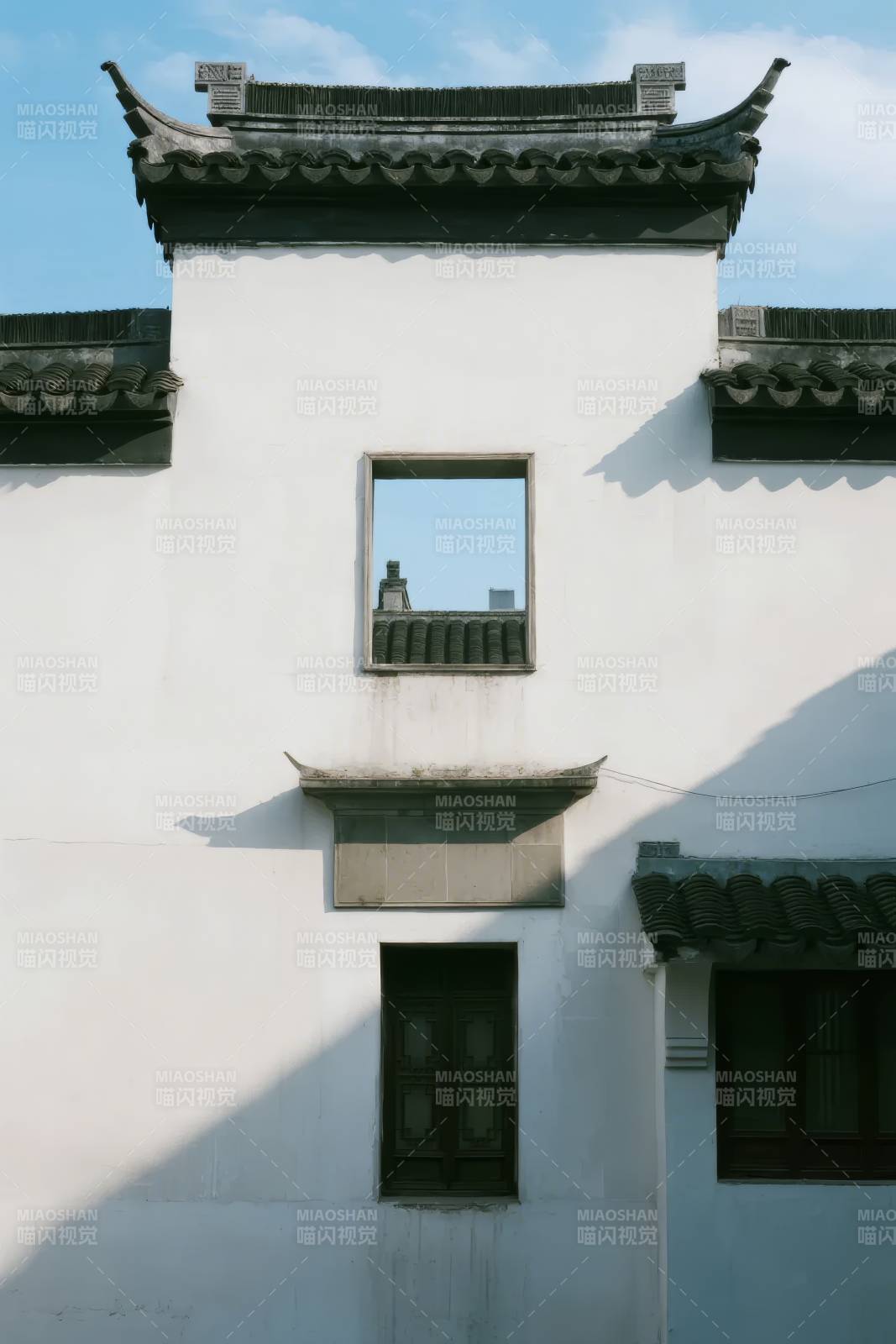 白墙黛瓦古韵悠图片