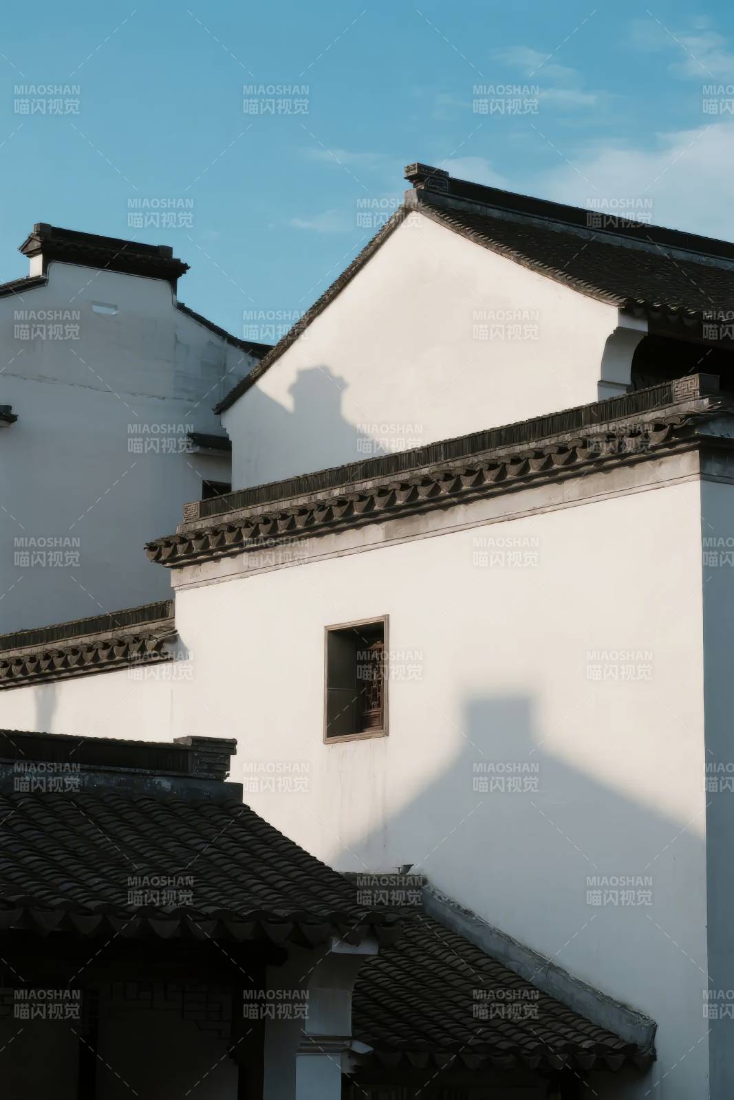 白墙黛瓦古韵悠图片