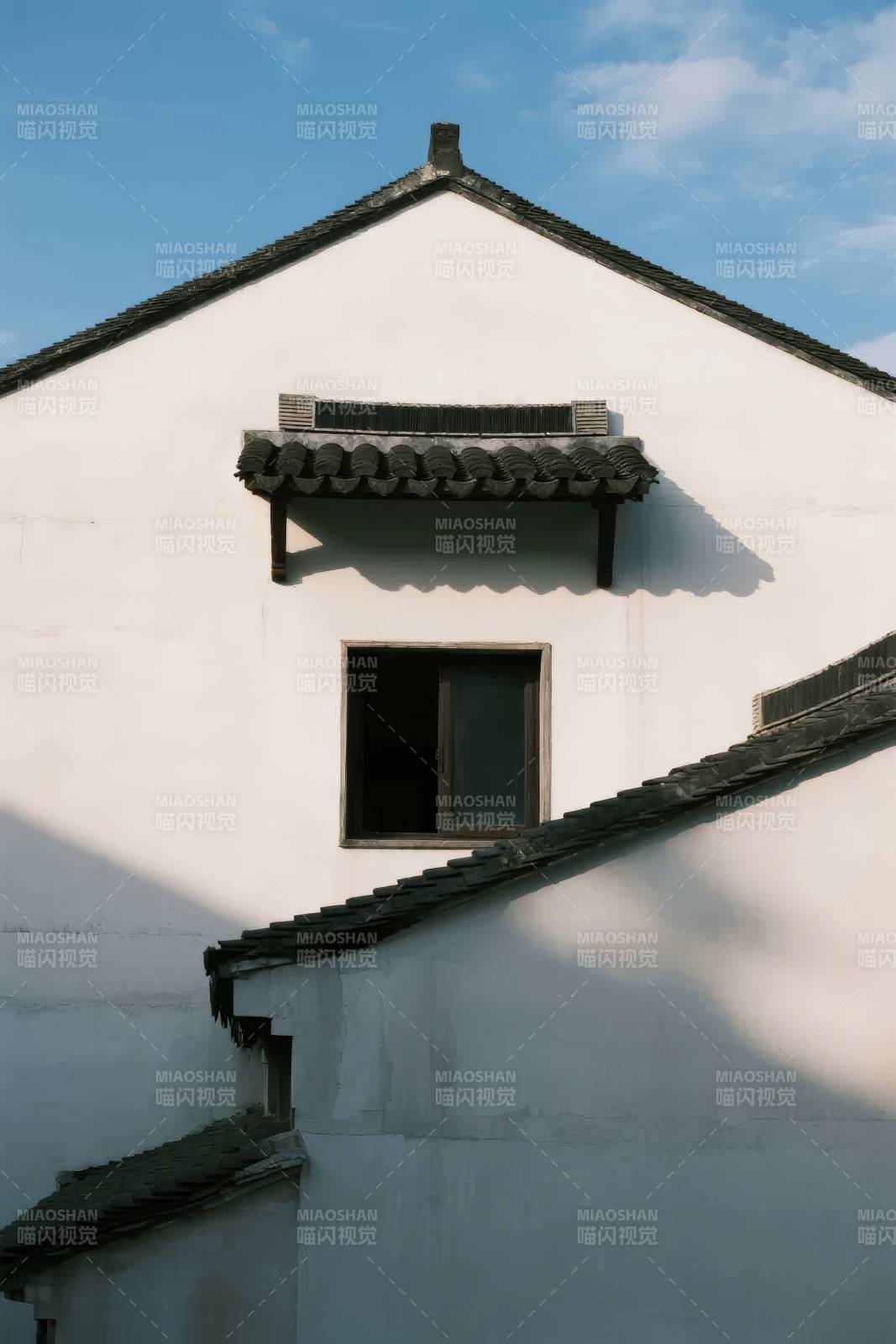 白墙黛瓦古韵屋图片