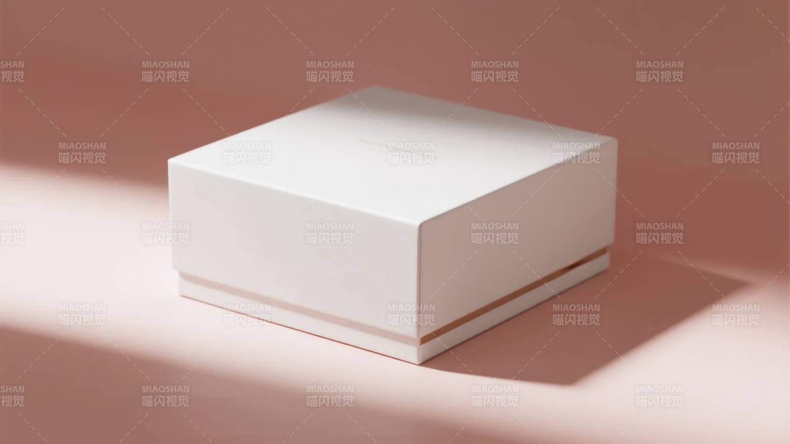 简约白色礼盒图片