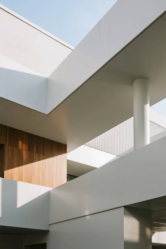 现代建筑光影交错图片