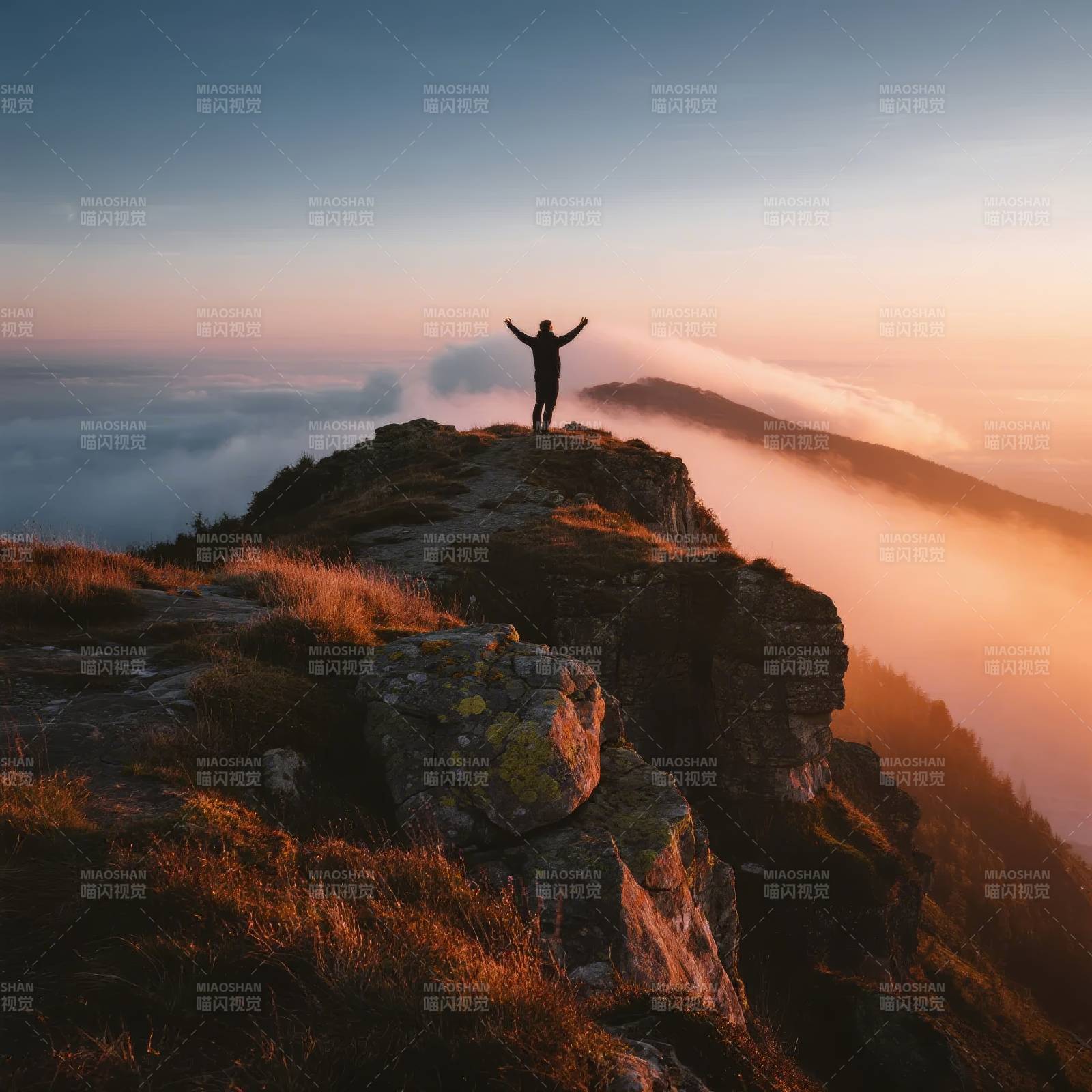 巅峰之上 拥抱晨曦图片
