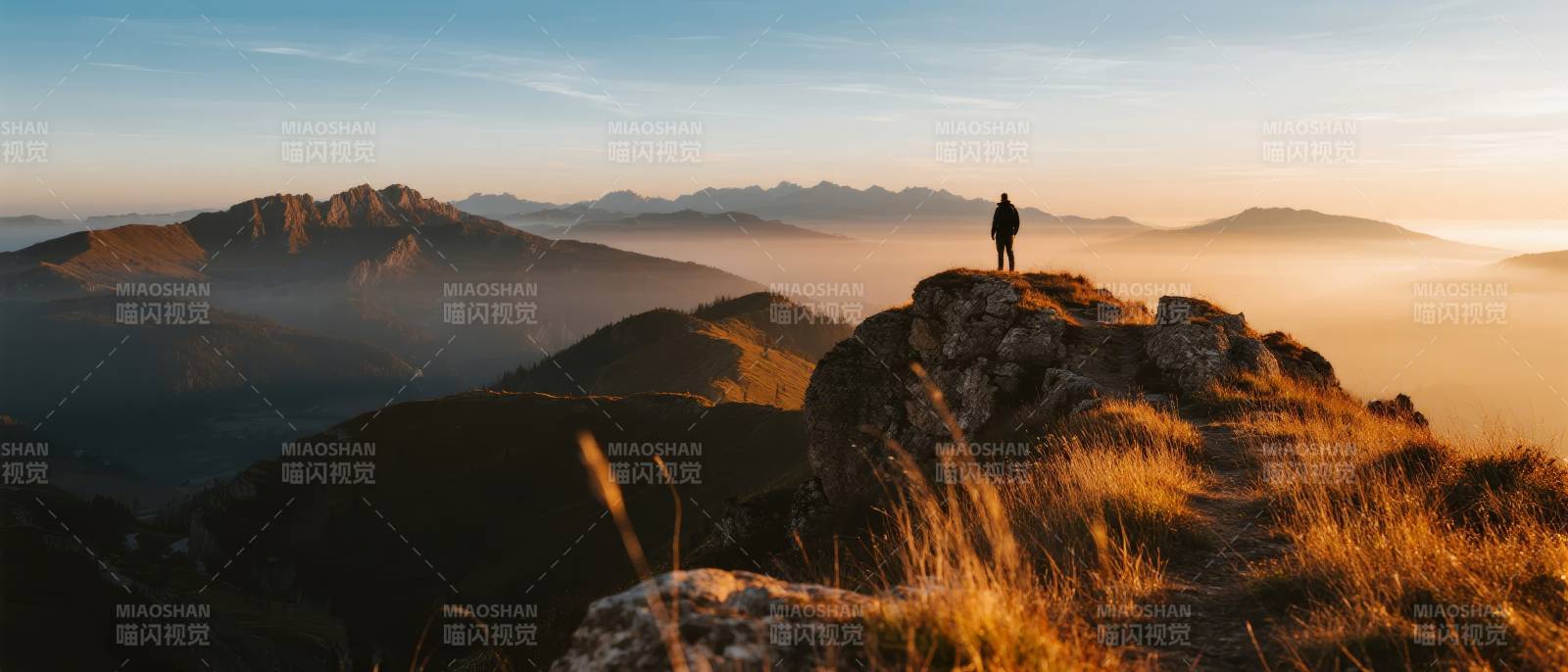 登顶远眺 云海晨光图片