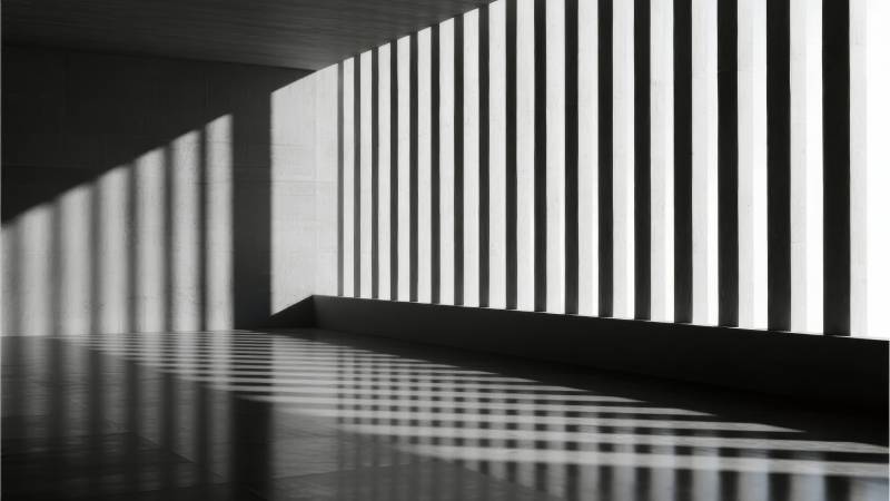 光影交错的走廊图片