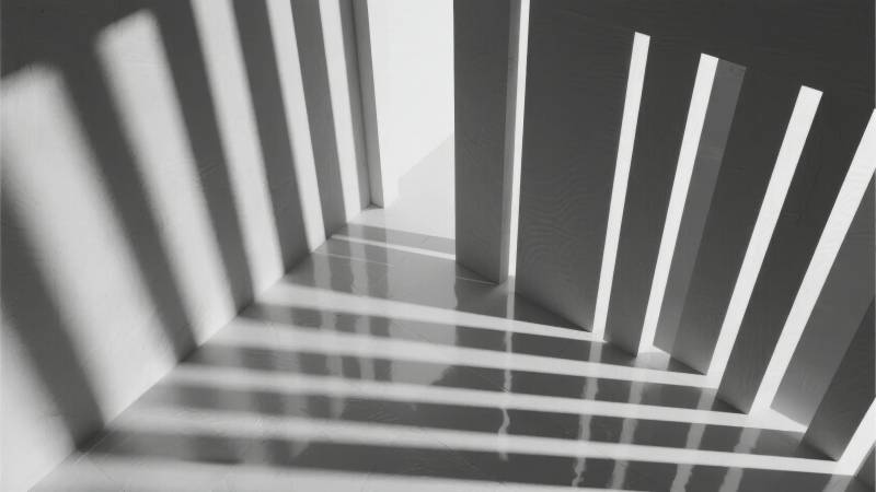 光影交错的几何空间图片