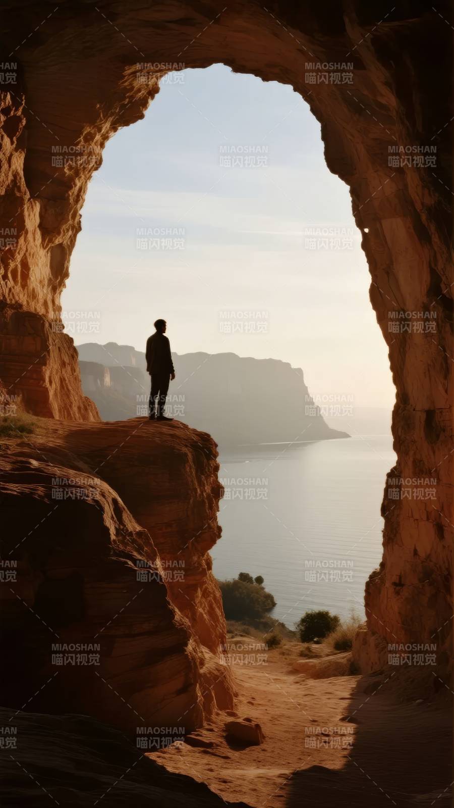 洞中远眺海天一线图片