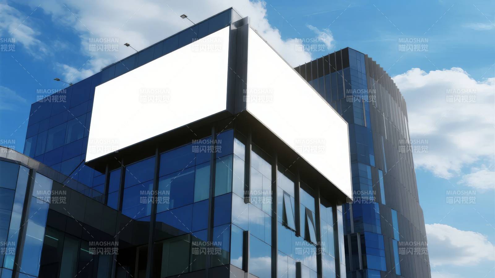 现代建筑蓝天映衬图片