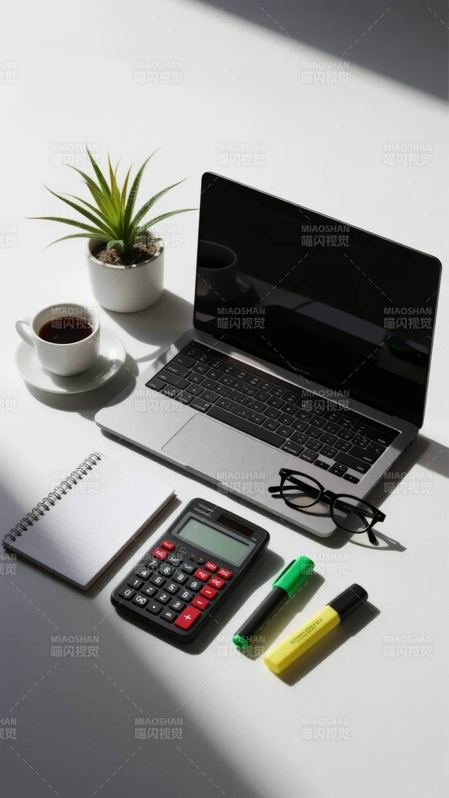办公桌面静物图片