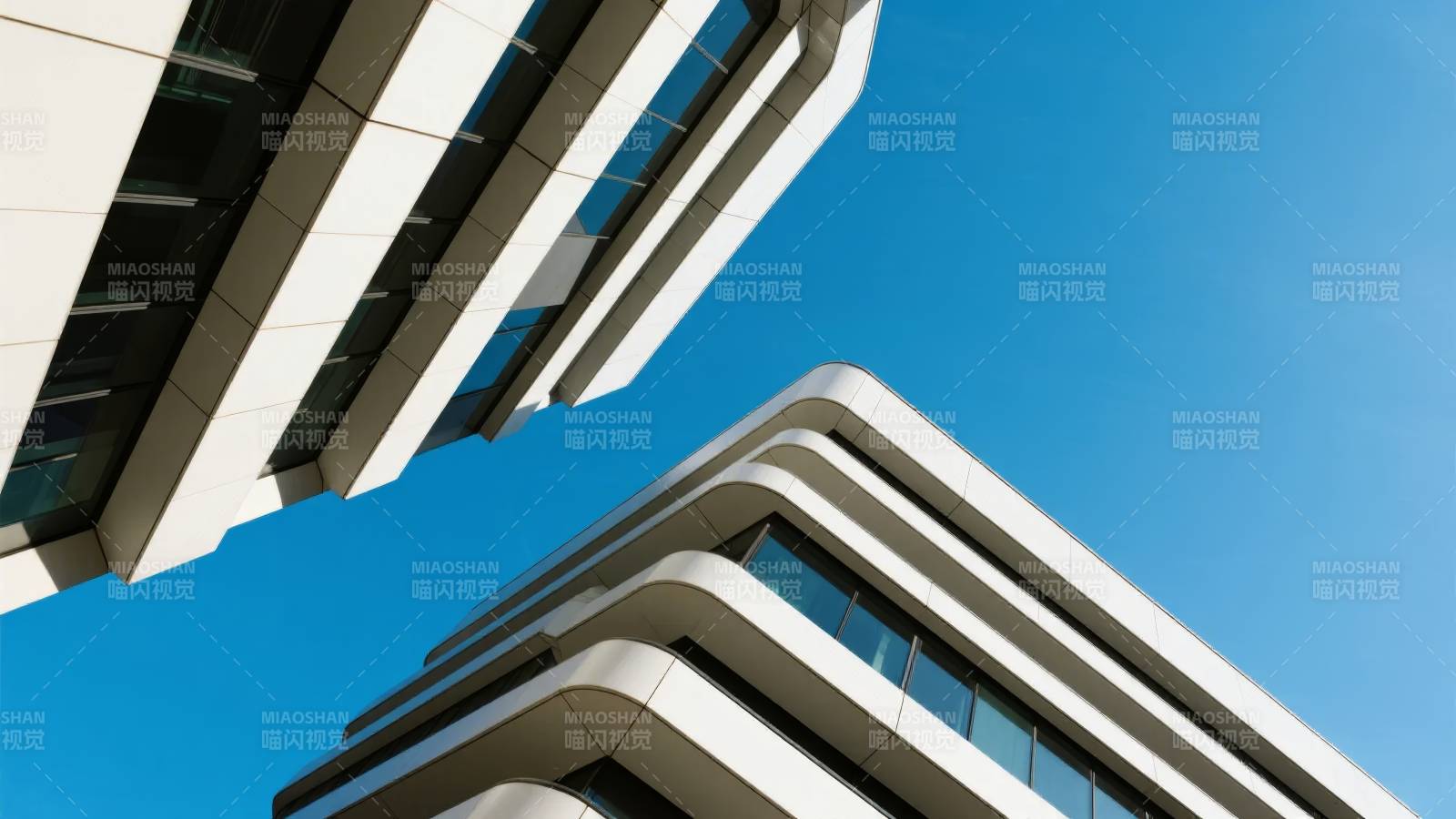 现代建筑仰拍图片