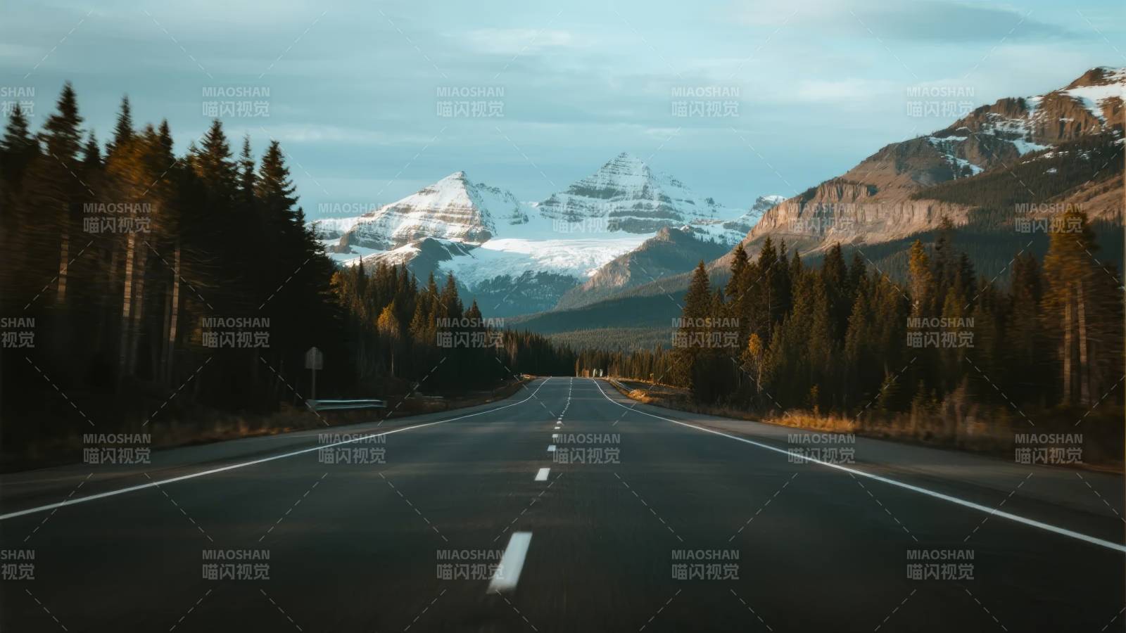 雪山公路风景图片