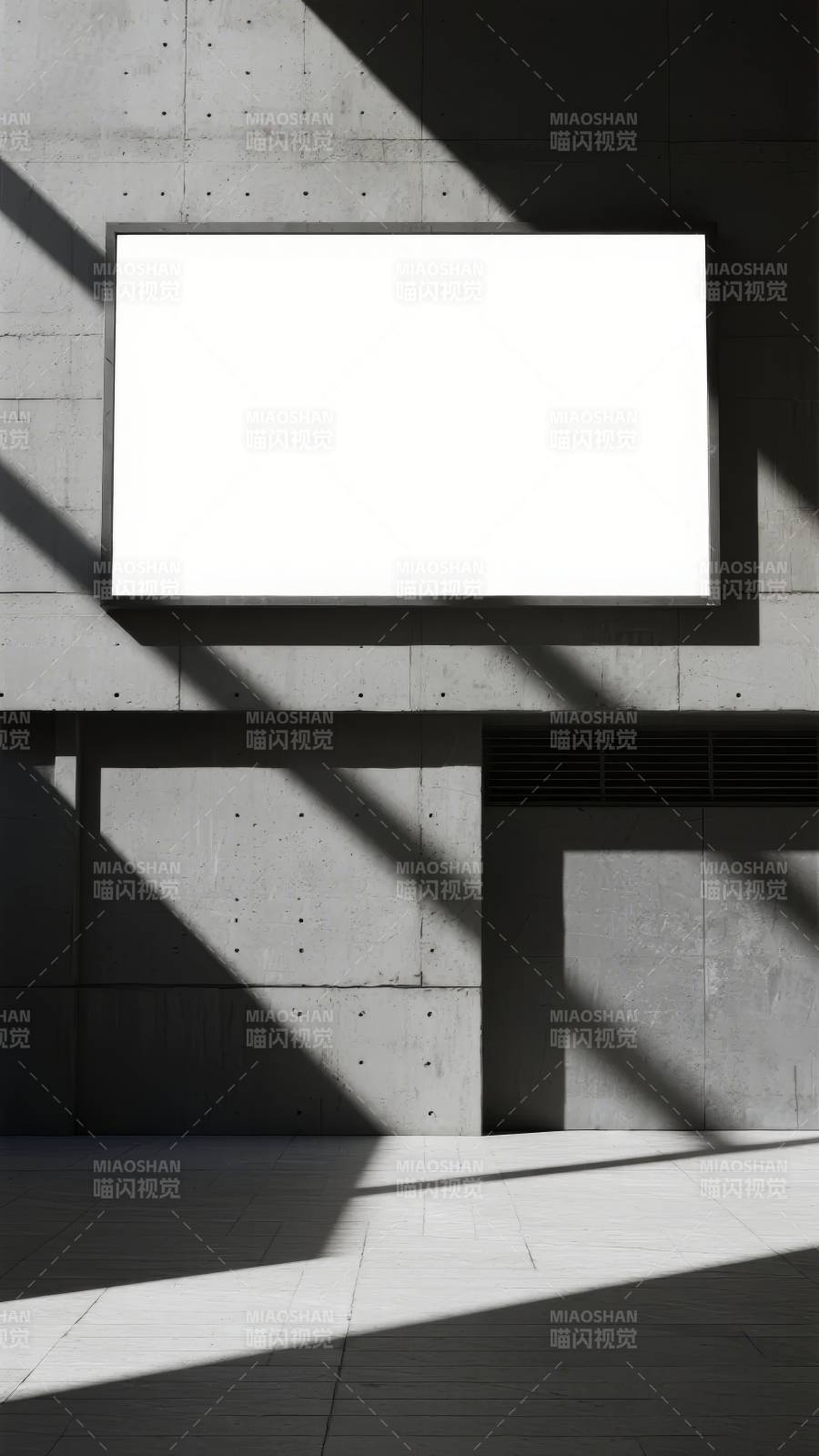 光影中的空白屏幕图片