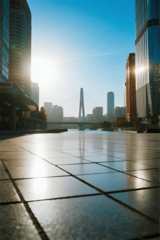 城市晨光倒影图片