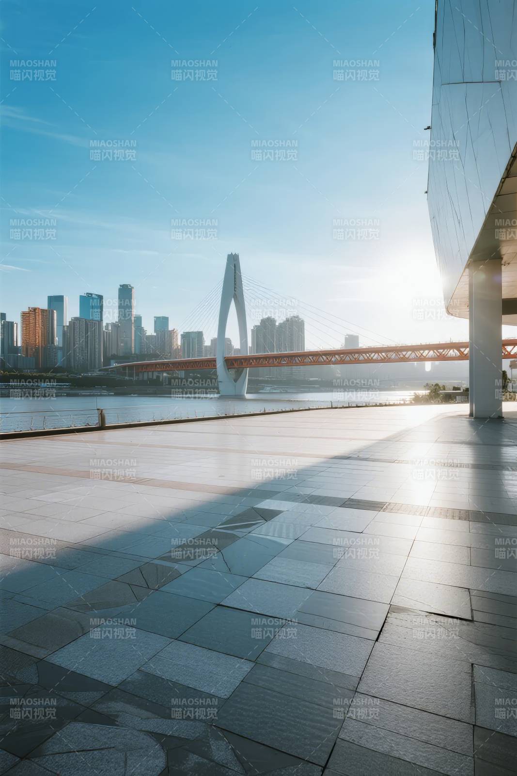 城市天际线与大桥图片