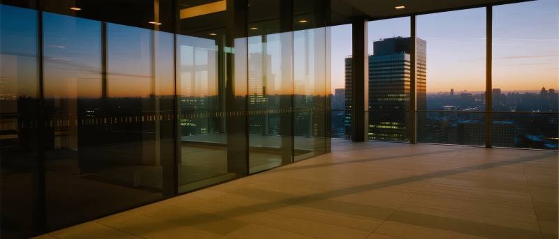 城市黄昏窗景图片