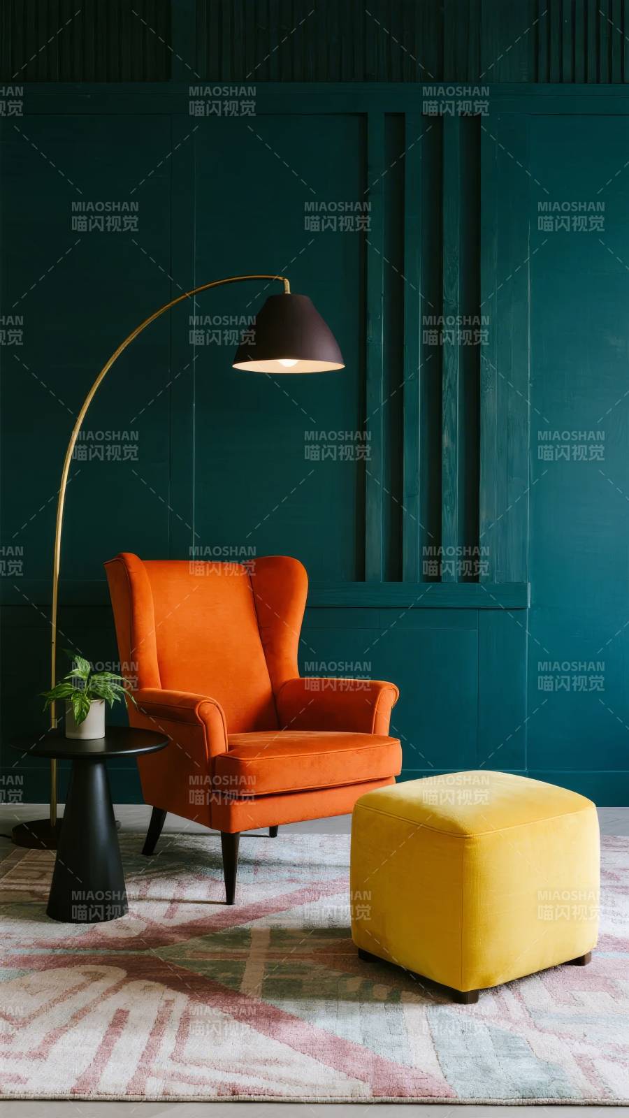 橙黄沙发配绿墙图片