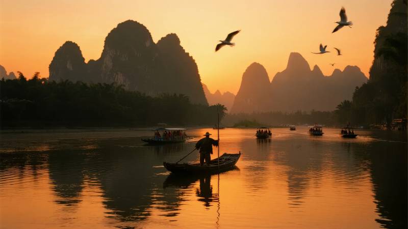 漓江夕照渔舟图片