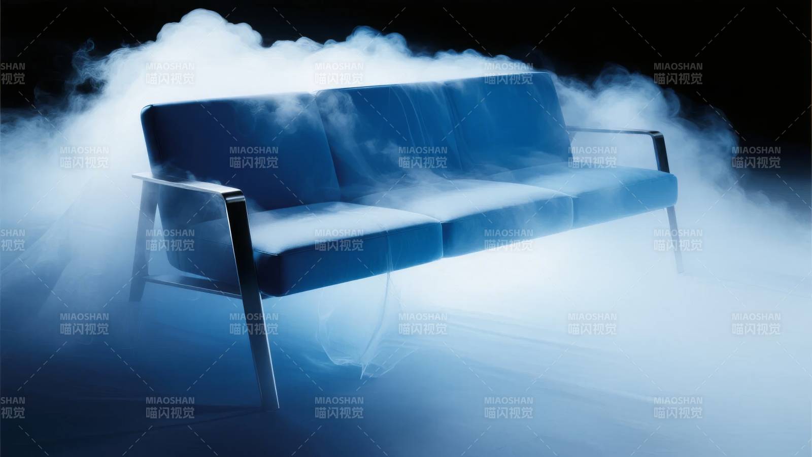 雾中蓝沙发图片