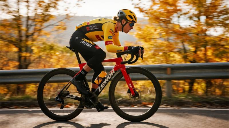 秋日骑行 疾驰如风图片