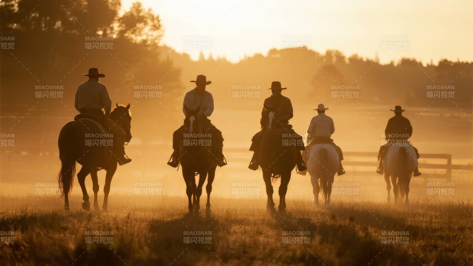 夕阳下的骑手群影图片