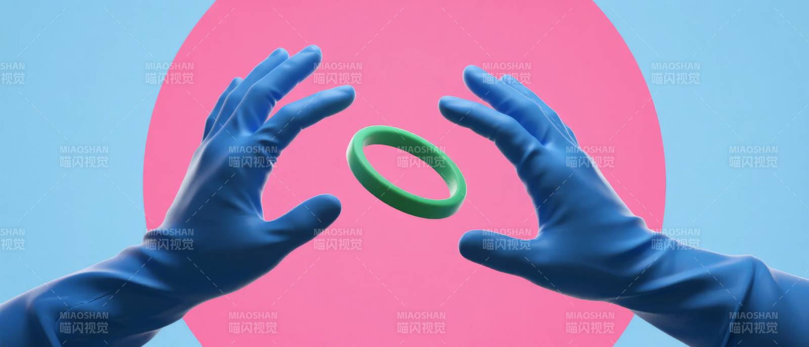 手套托起绿色环图片