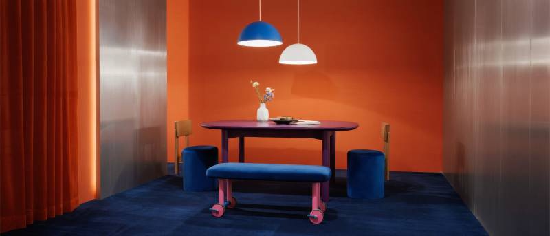 橙色空间的现代餐桌图片