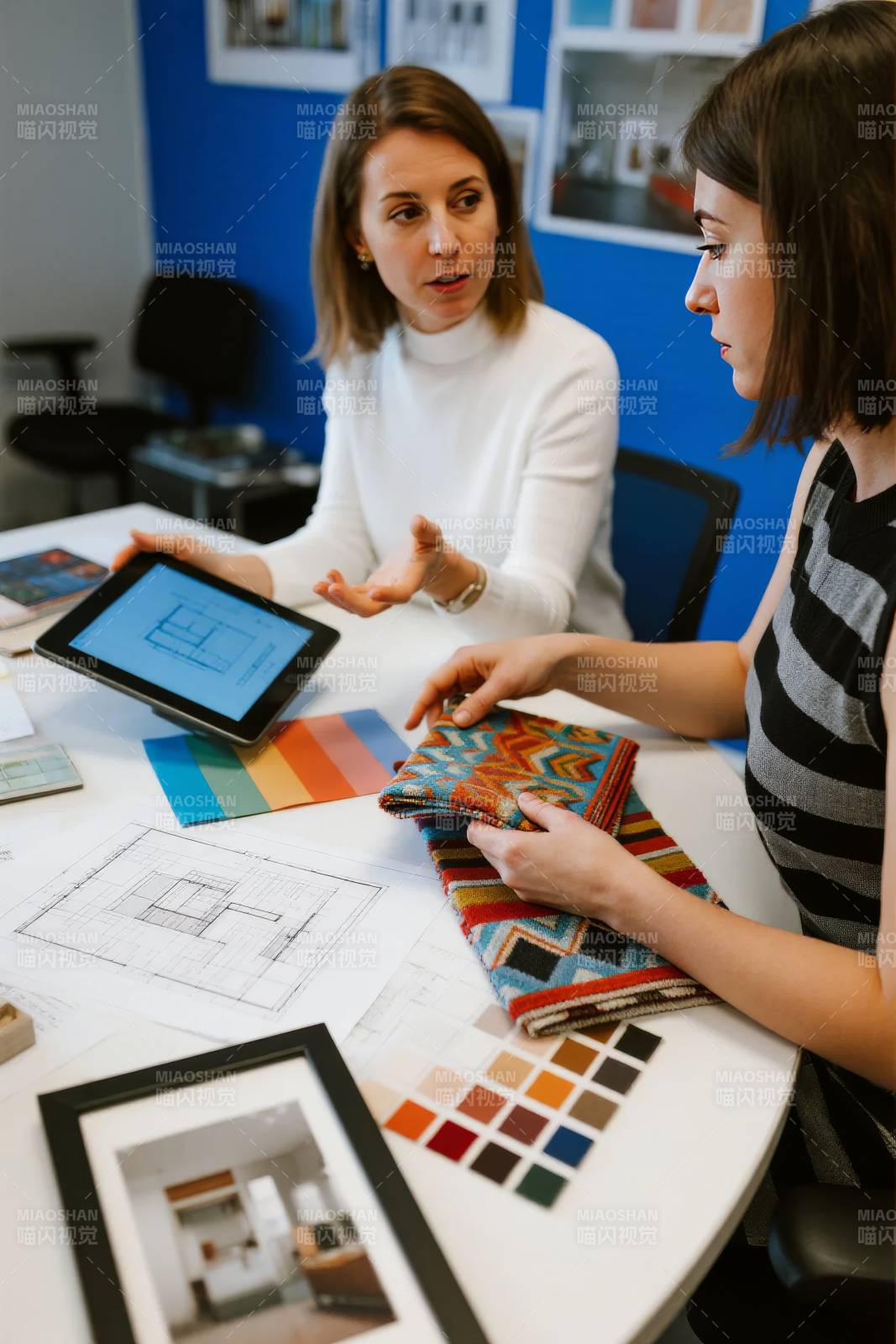 设计讨论现场图片