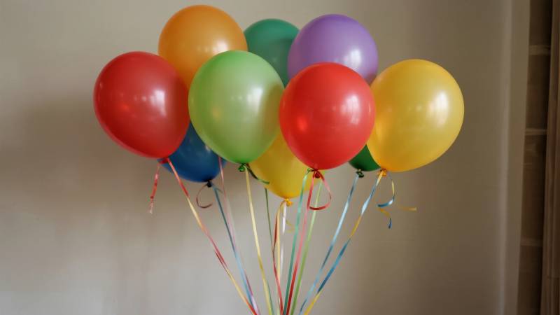 彩色气球飘浮图片