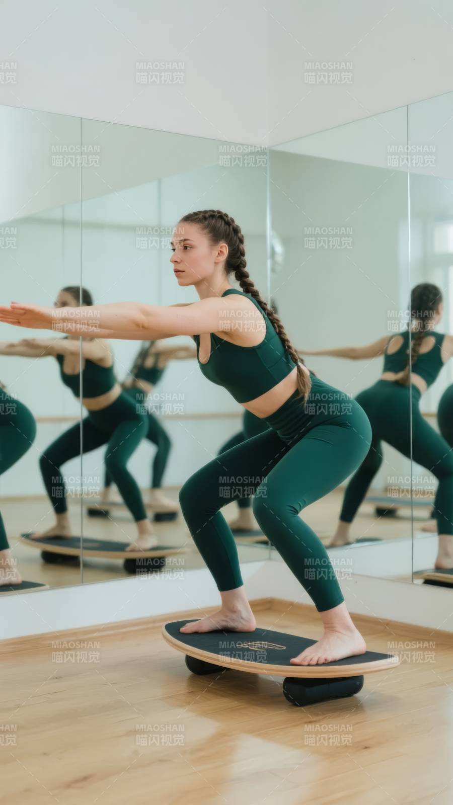 平衡板瑜伽训练图片