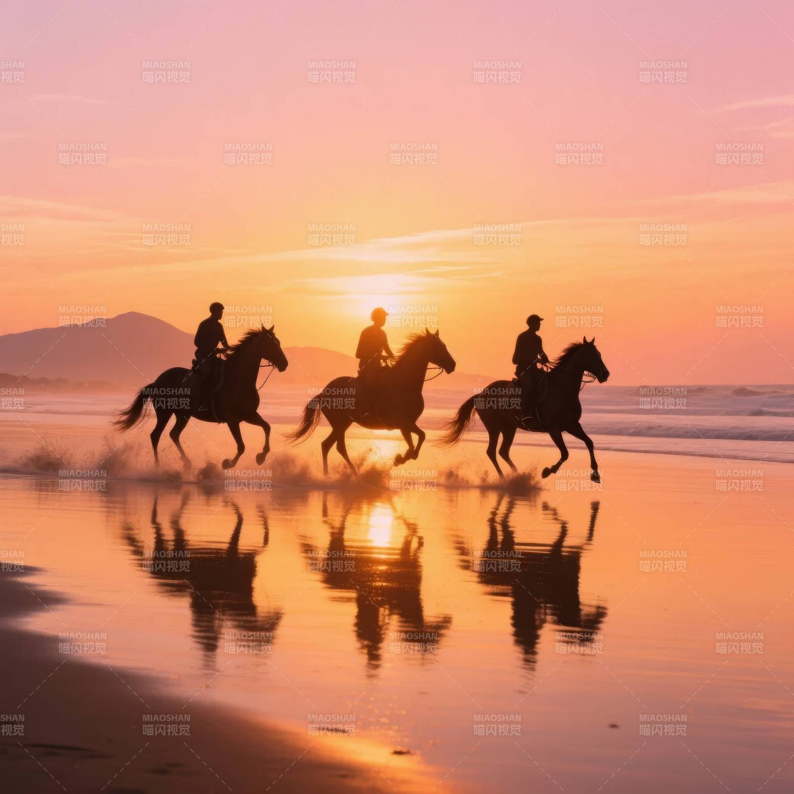 夕阳骑马剪影图片