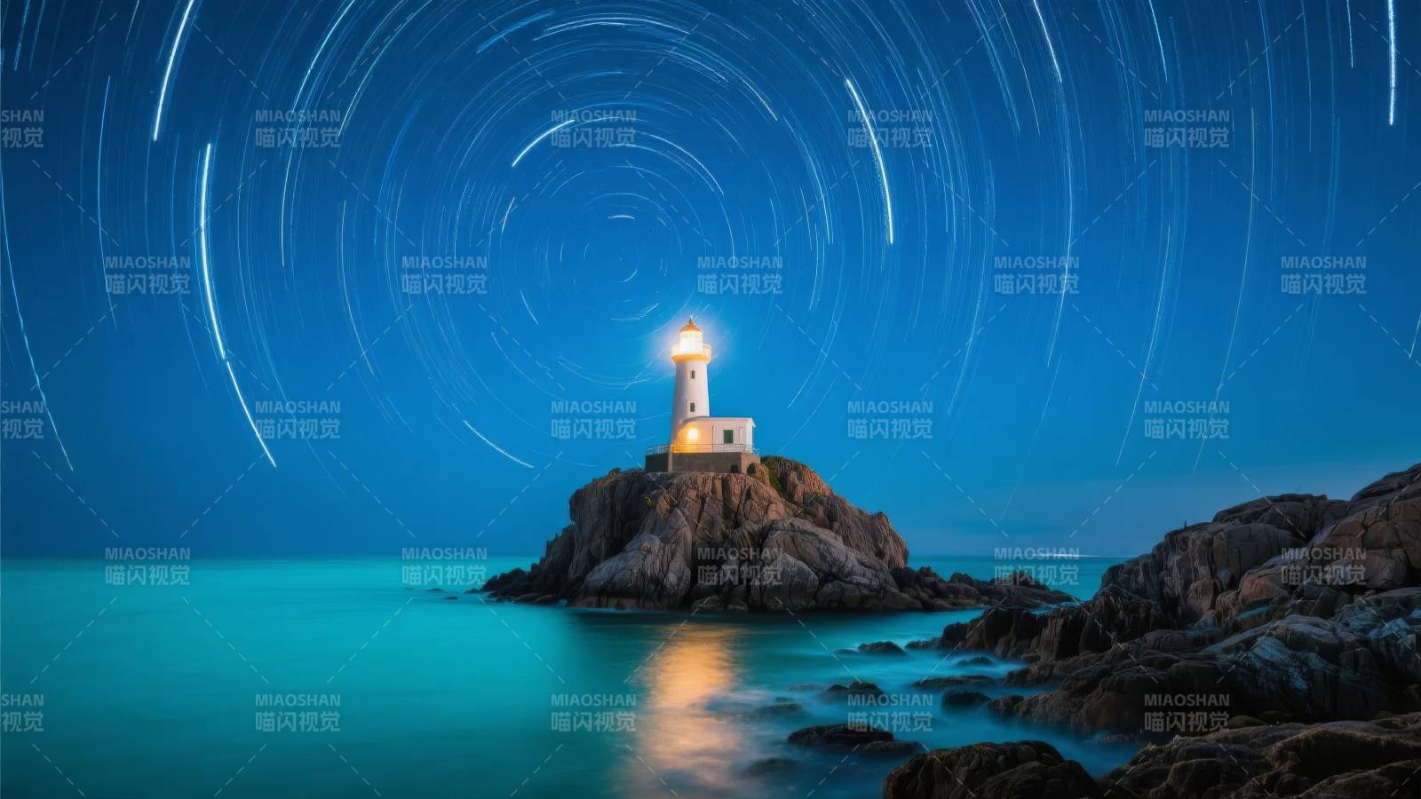 灯塔星轨夜景图片