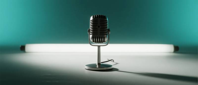 复古麦克风静立图片