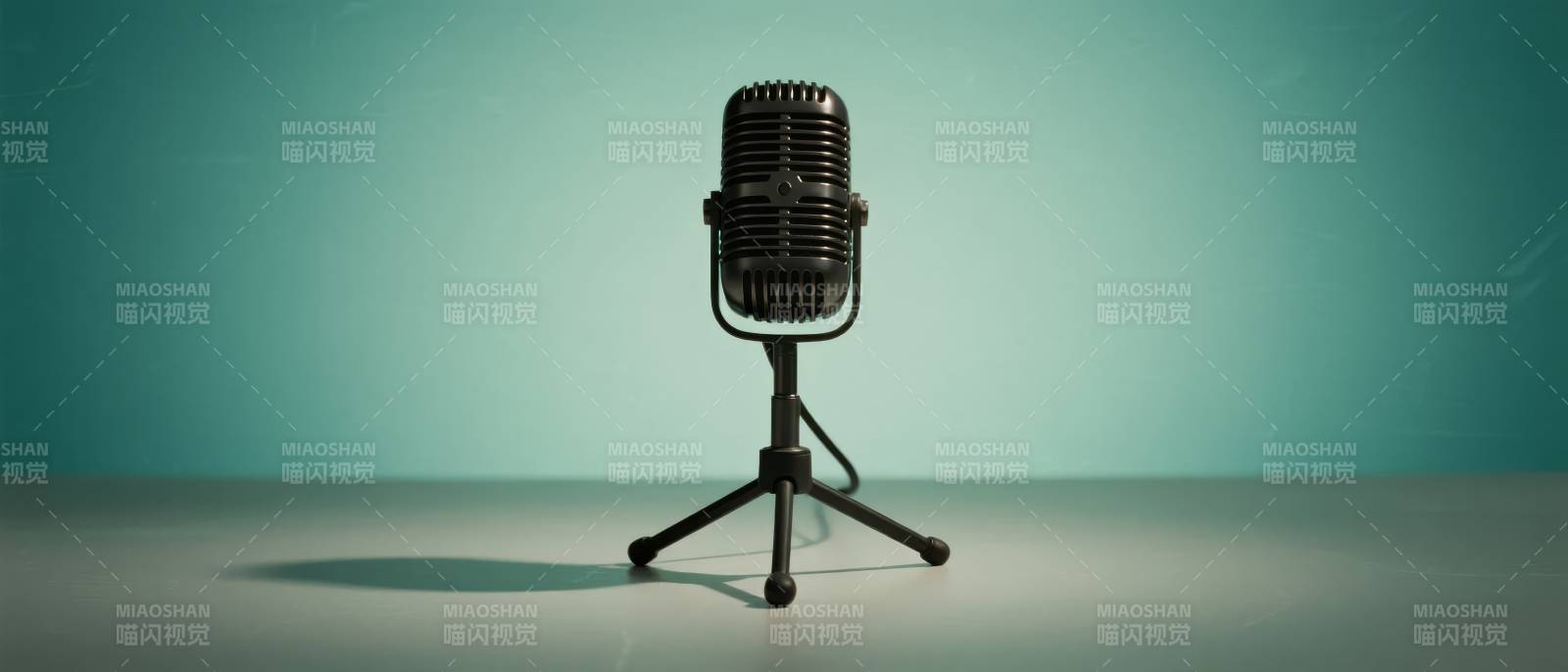 复古麦克风静立图片