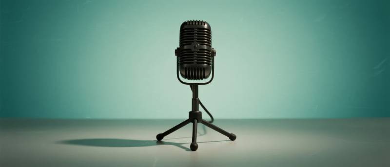 复古麦克风静立图片