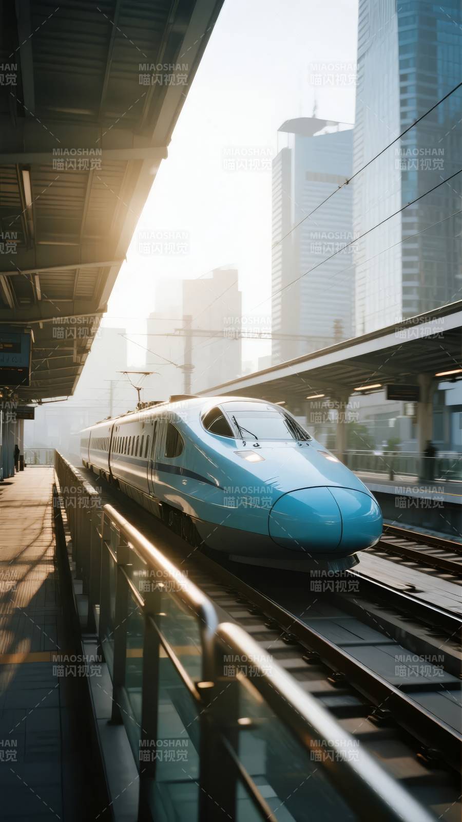 高铁进站 城市晨光图片