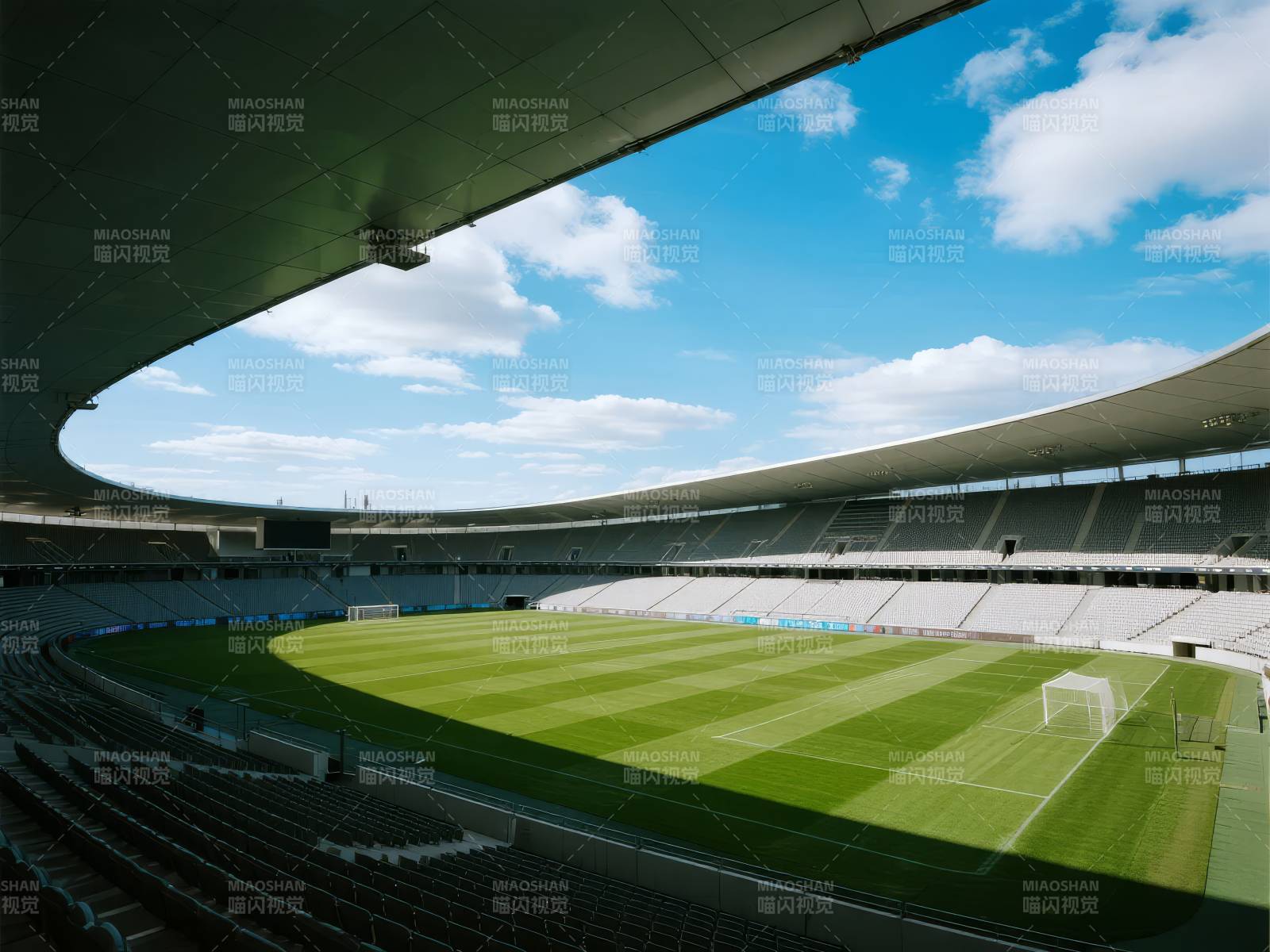 空旷体育场 绿茵如画图片