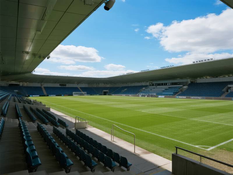 空旷的足球场图片