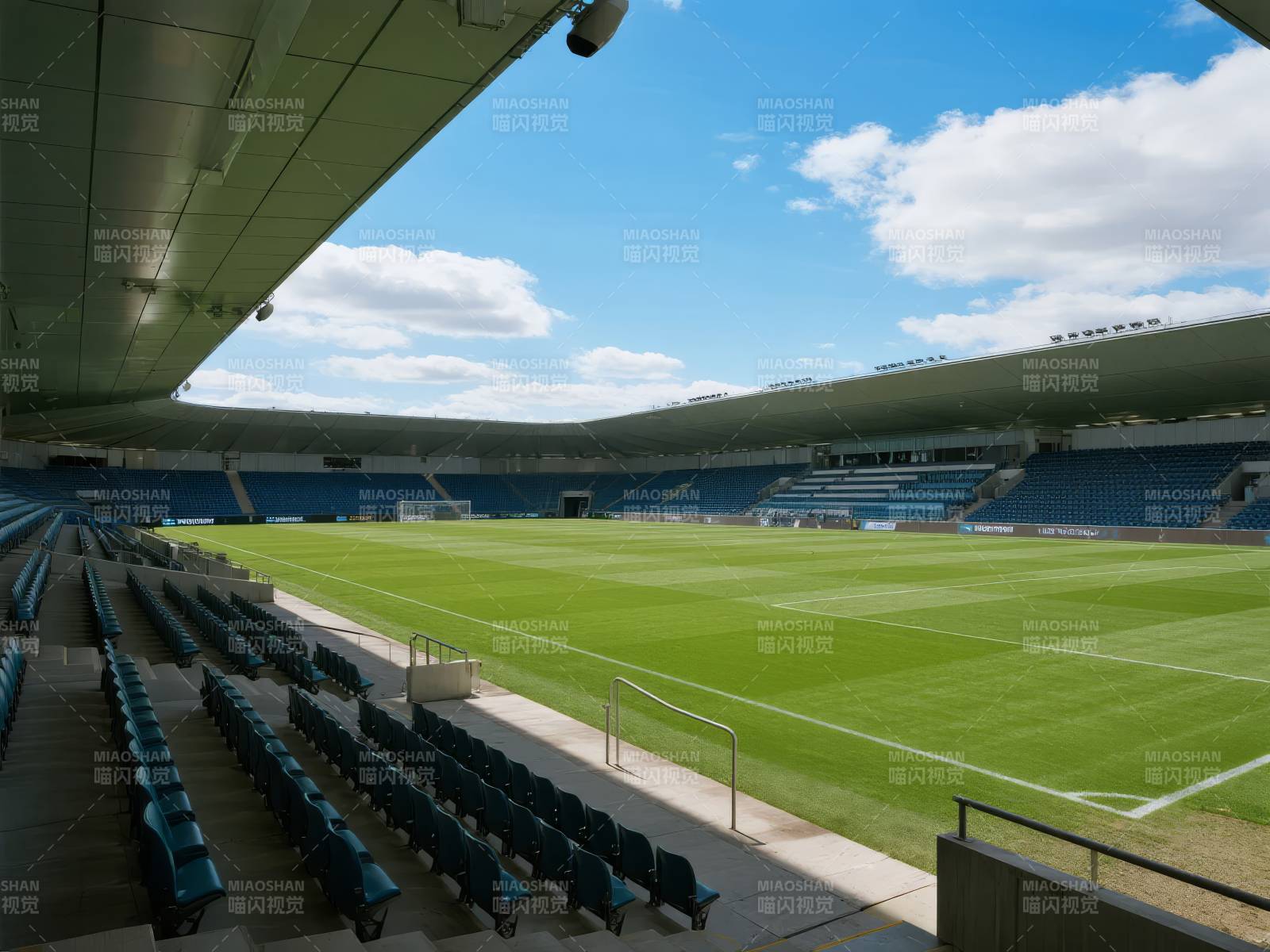 空旷的足球场图片