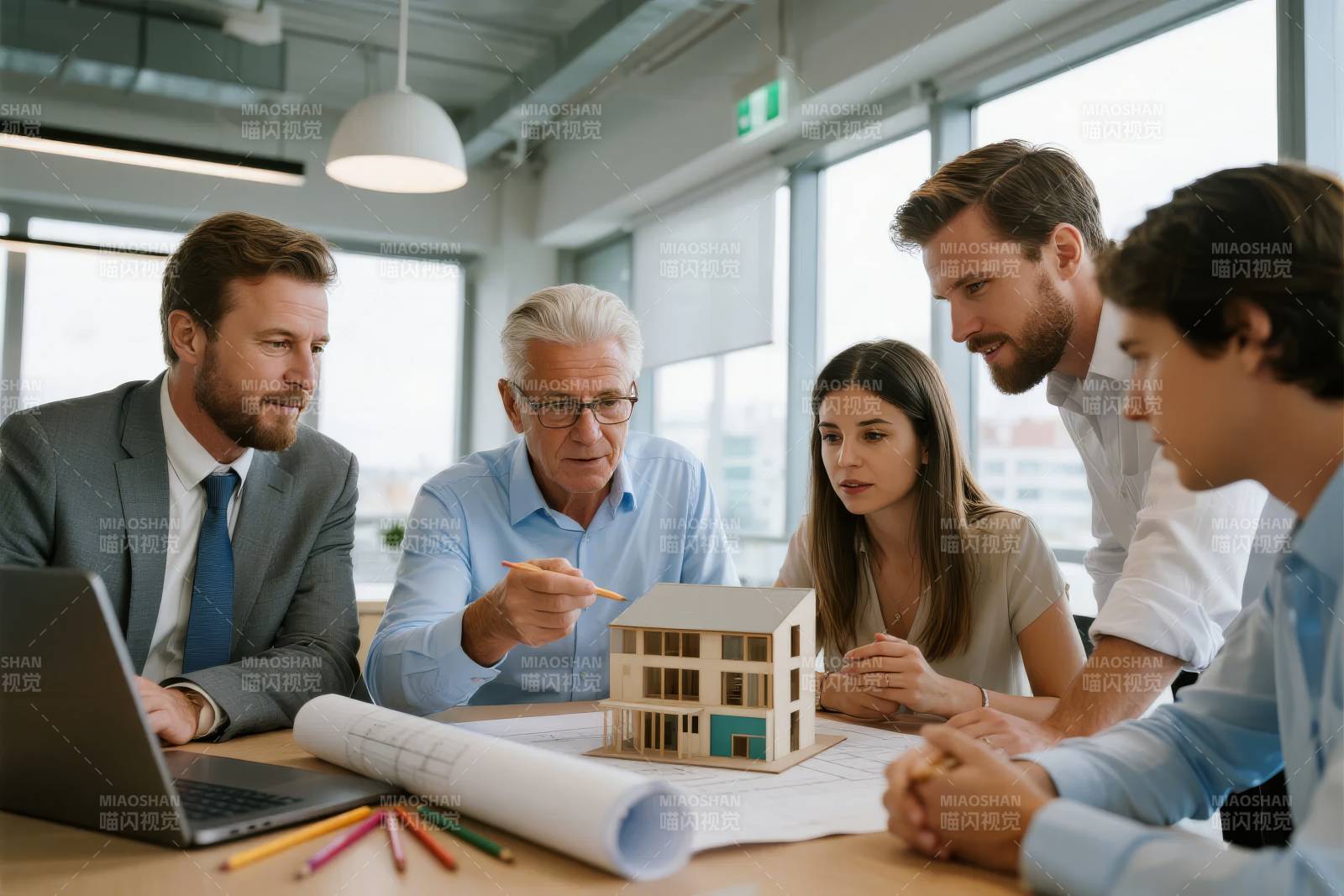 团队讨论建筑模型图片