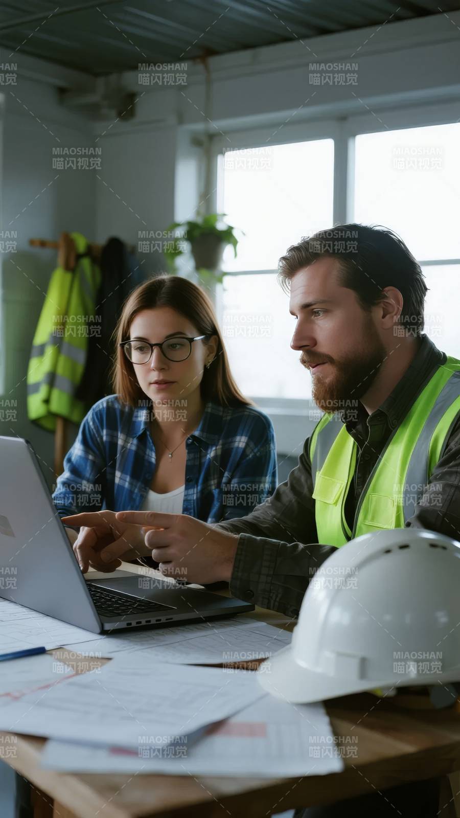 工地办公协作现场图片