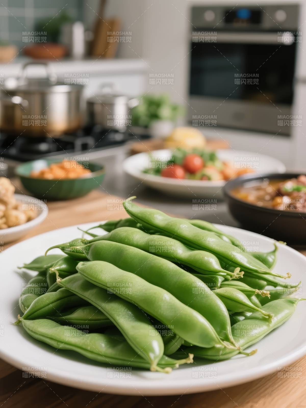 新鲜豌豆荚待烹图片