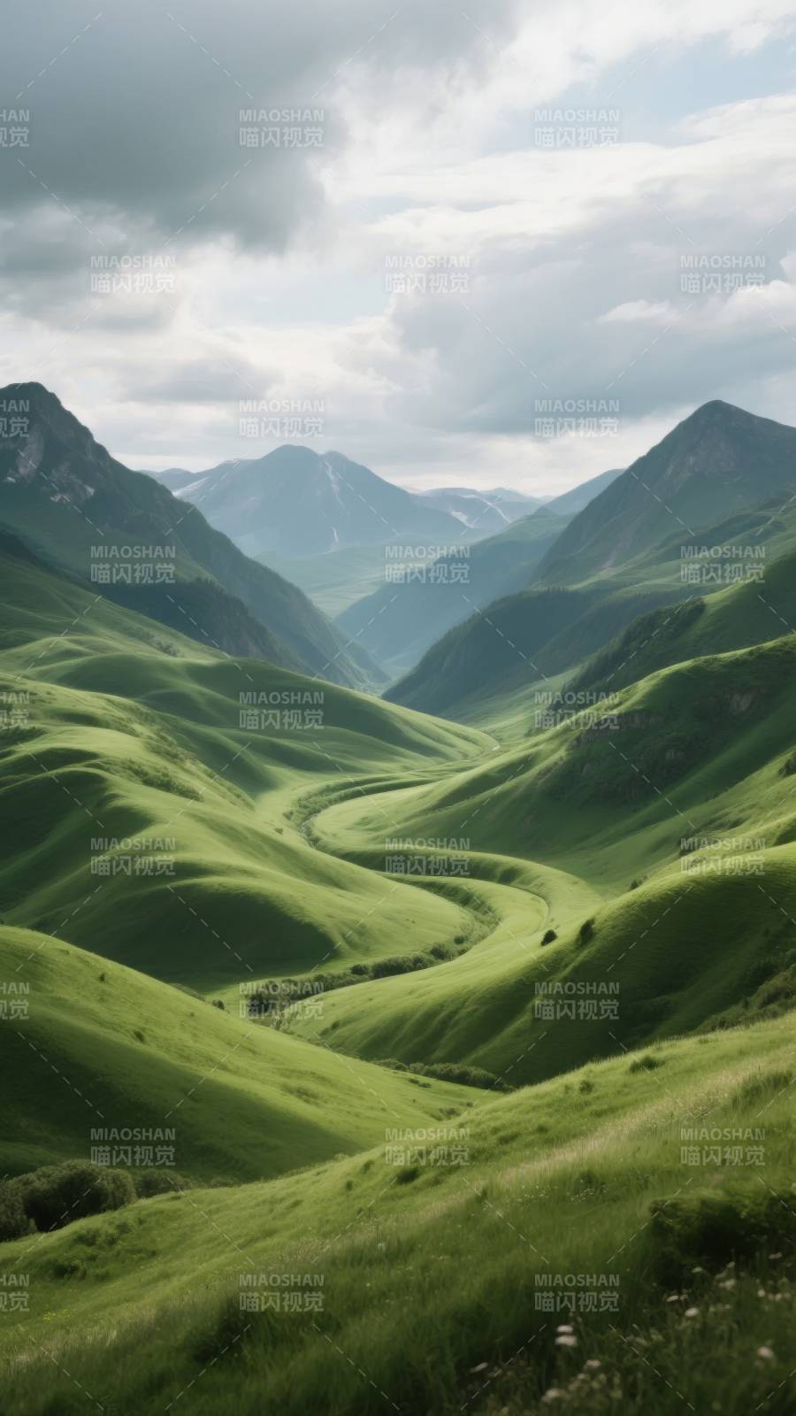 绿谷蜿蜒山间图片