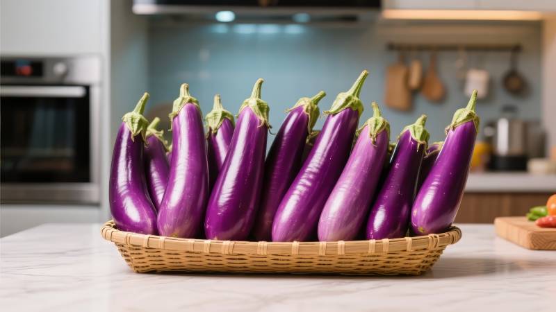 紫茄子摆盘图片