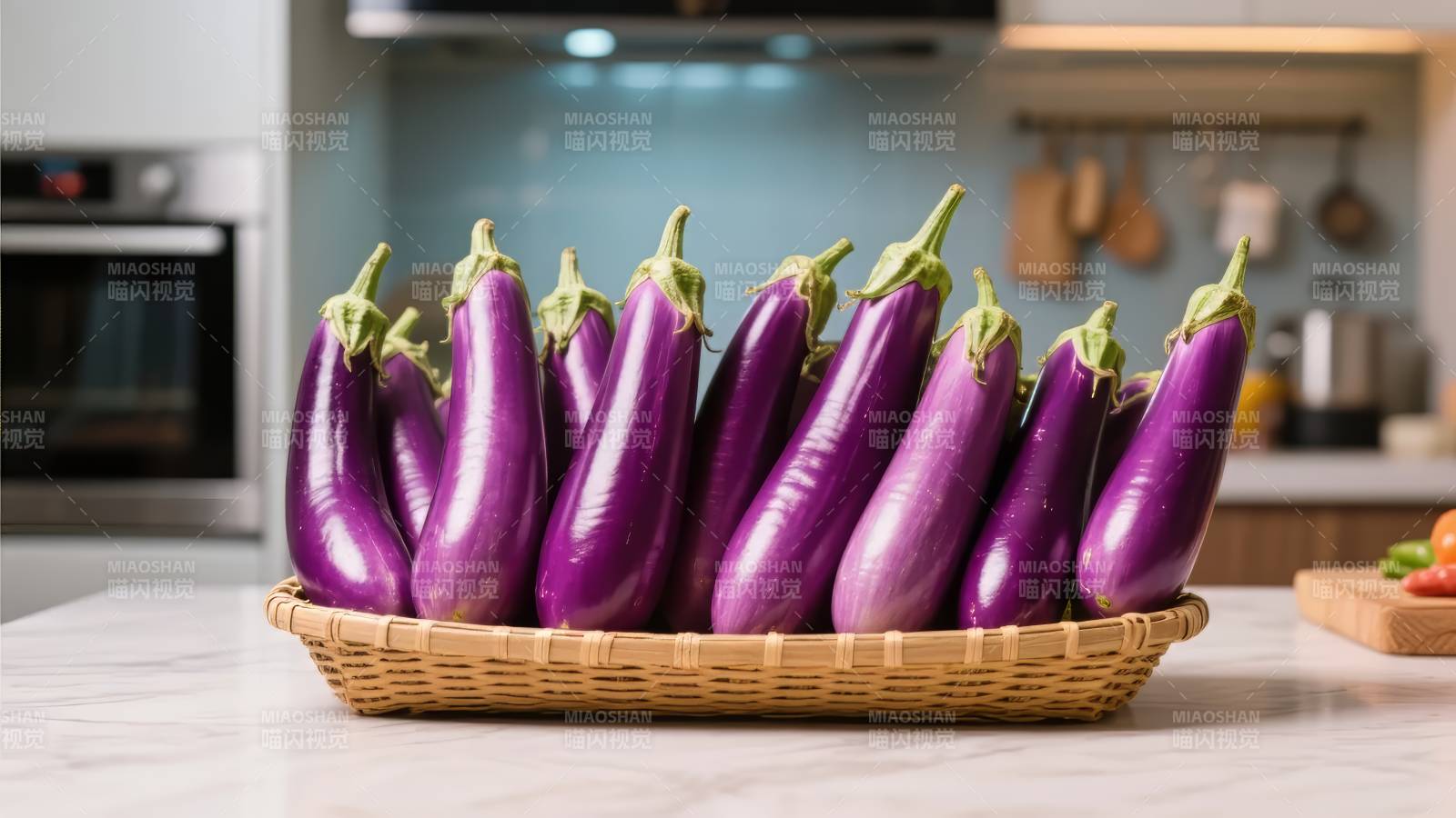 紫茄子摆盘图片